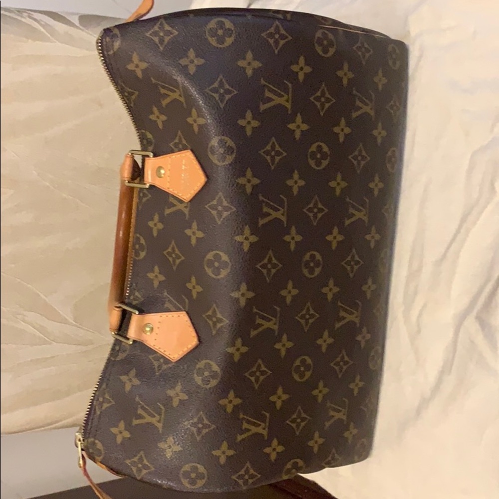 Authentic Louis Vuitton speedy 35